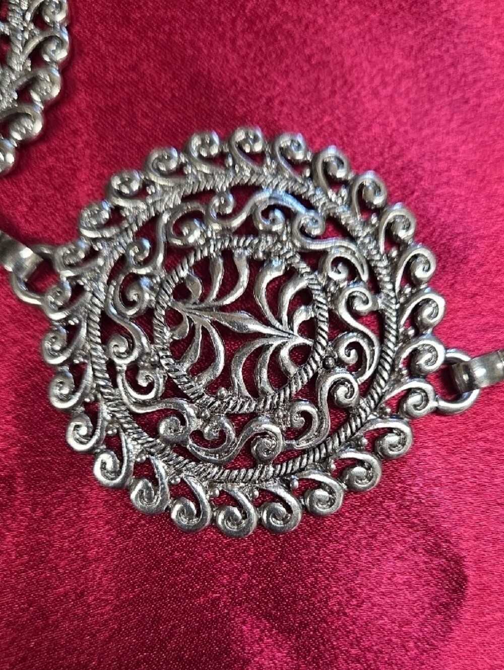 Vintage-Inspired Silver Filigree Link Belt - Picture 2 of 3